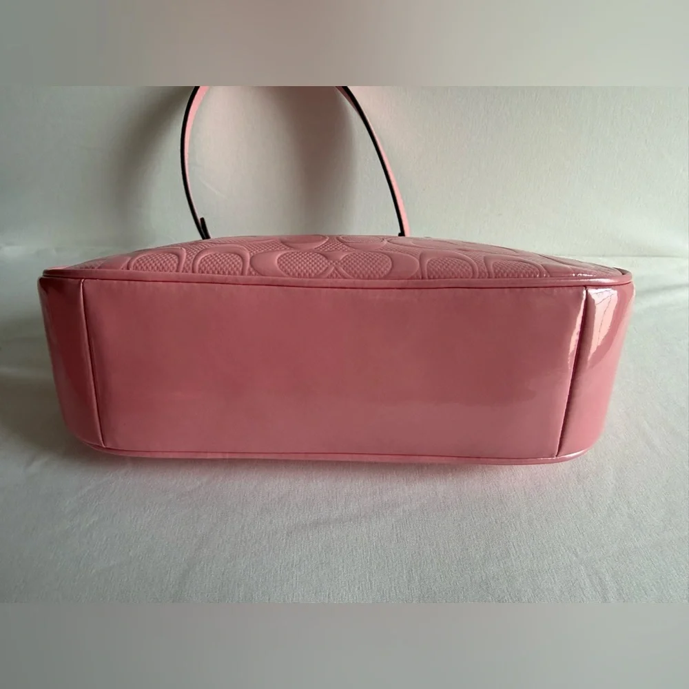 NWT Coach Teri Shoulder Bag In Signature Leather Pink/Silver Heart Charm CDA98